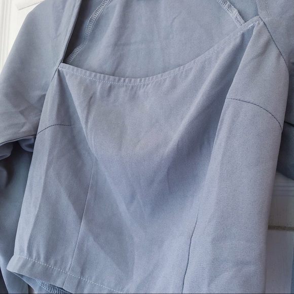 Boohoo Set - Tapered Neckline Volume Sleeve Top and Shorts - Picture 4 of 5